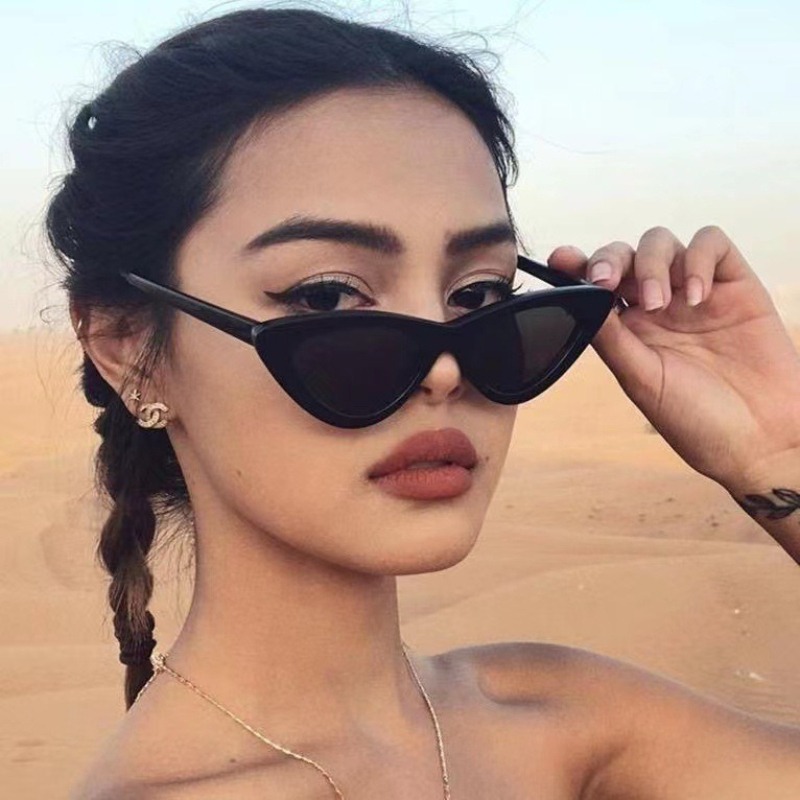 Seksowne Małe Trójkątne Okular – Streetwear Brand Red recenzja i cena